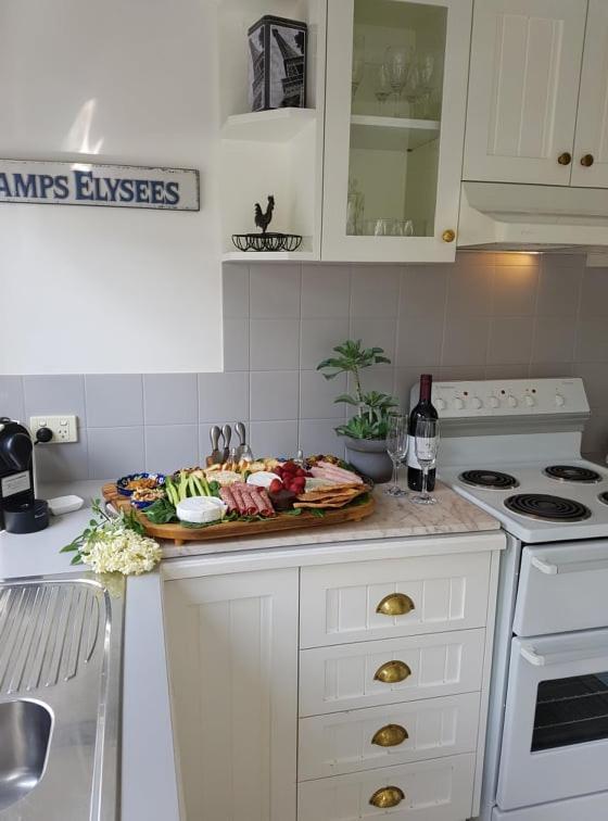 Creek Cottage Bed And Breakfast Traralgon Bagian luar foto