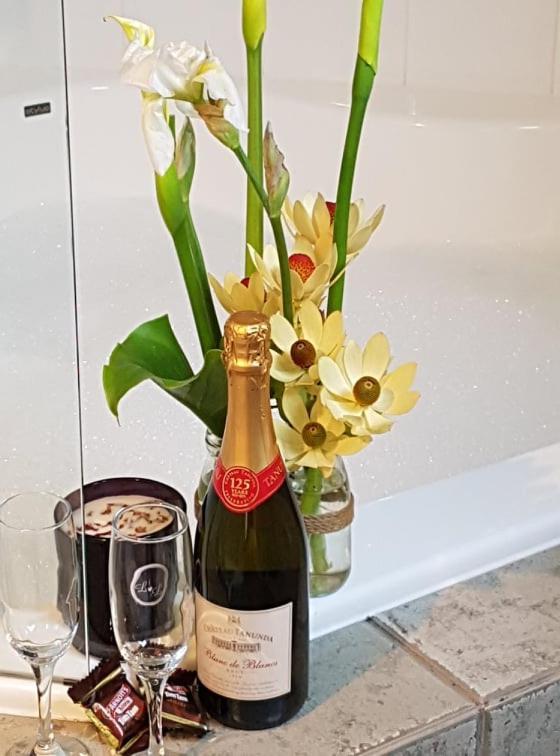 Creek Cottage Bed And Breakfast Traralgon Bagian luar foto
