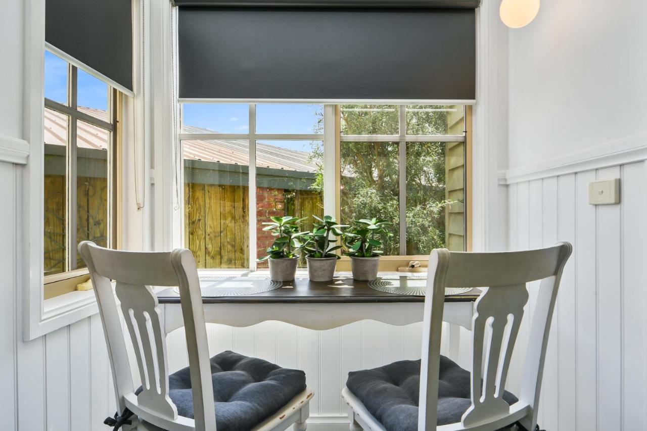 Creek Cottage Bed And Breakfast Traralgon Bagian luar foto