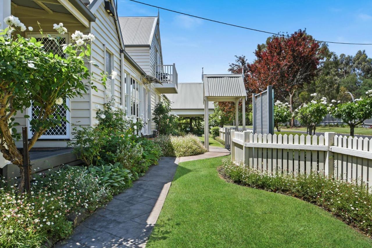 Creek Cottage Bed And Breakfast Traralgon Bagian luar foto