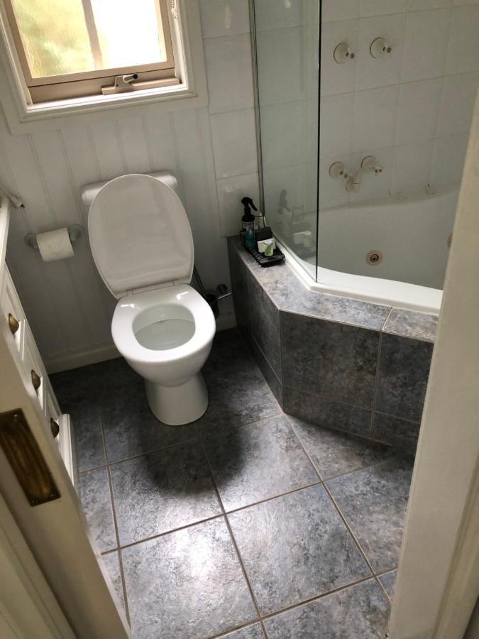 Creek Cottage Bed And Breakfast Traralgon Bagian luar foto