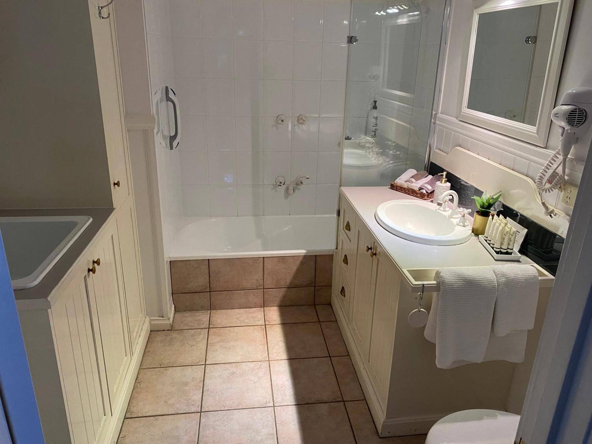 Creek Cottage Bed And Breakfast Traralgon Bagian luar foto
