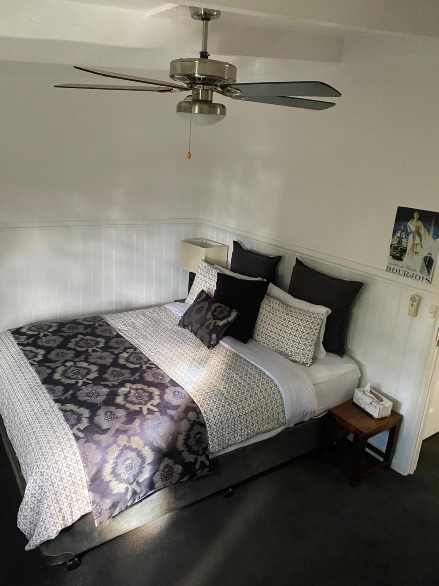 Creek Cottage Bed And Breakfast Traralgon Bagian luar foto